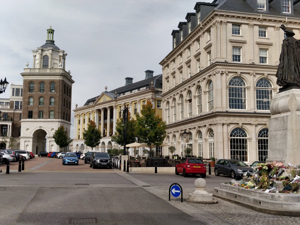 furryronin's tweet photo. @DailyZeitgeist greetings from Poundbury! https://t.co/qSwQdPhTsS