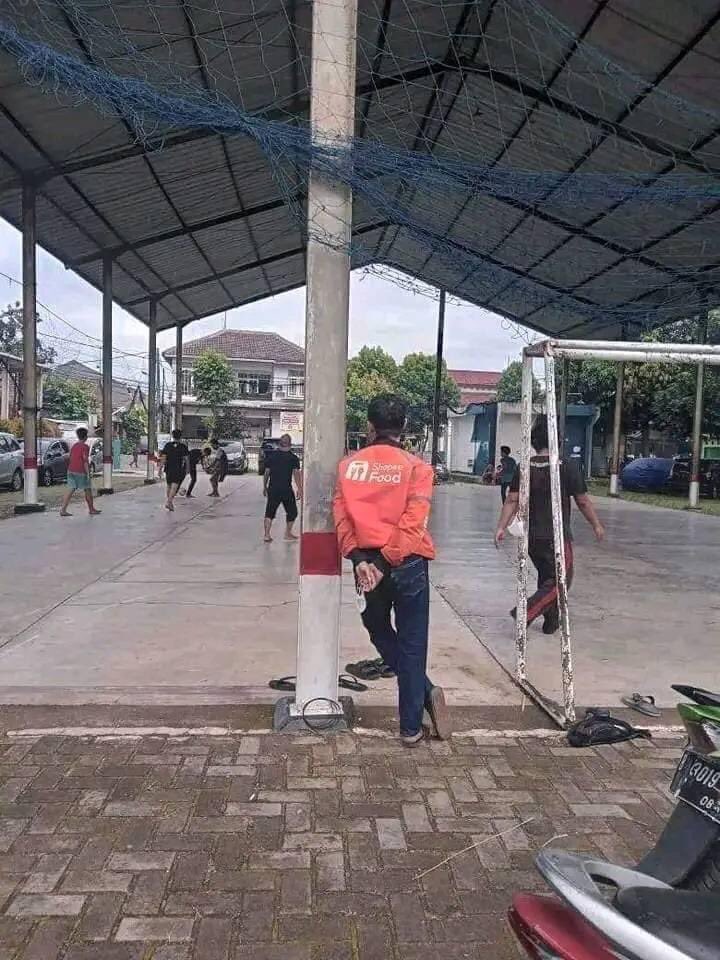 GarasiKomedi's tweet photo. Diam kurir shoppe
Bergerak Angkara messi https://t.co/BeaSfwkPr5