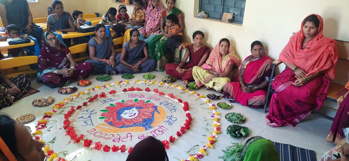 Deeksha12719150's tweet photo. Today, under National Nutrition Month, Poshan Mela was organized at Anganwadi Center of Balod Block in which children and mothers were discussed about  hand wash water sanitation and nutrition.
@WVIndia @sweta247 @ManiAnupam @ashishapri2 
@meenakshi_dew @ANTARLINA22 https://t.co/7TWqagmkDa