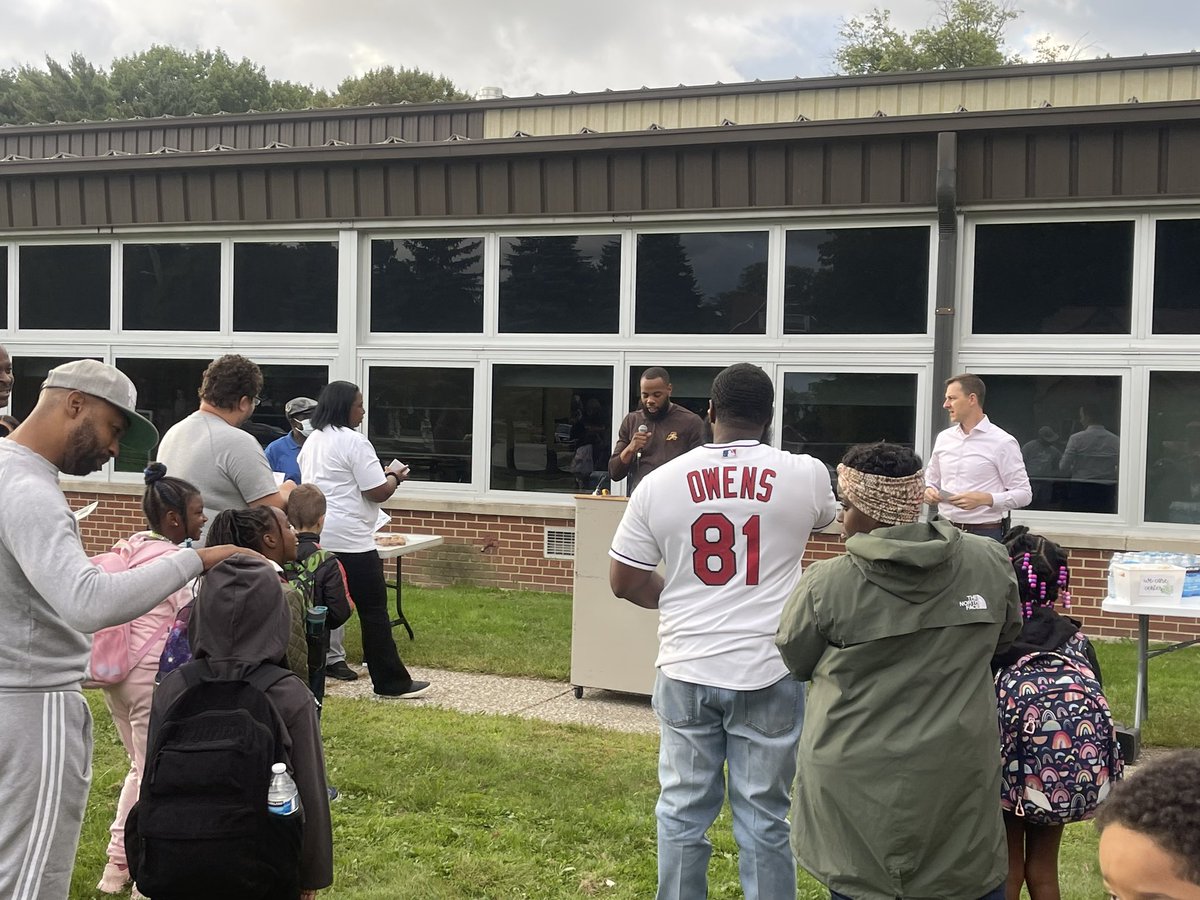 LadyArcs's tweet photo. Shout out to our coach @Dwinters_Coach he did an #amazing job speaking to fathers at the Rowland #RLand #Fatherswalk @MrFuller18 @Rland_marshall #fatherswalk2022 https://t.co/p04dtTDc08