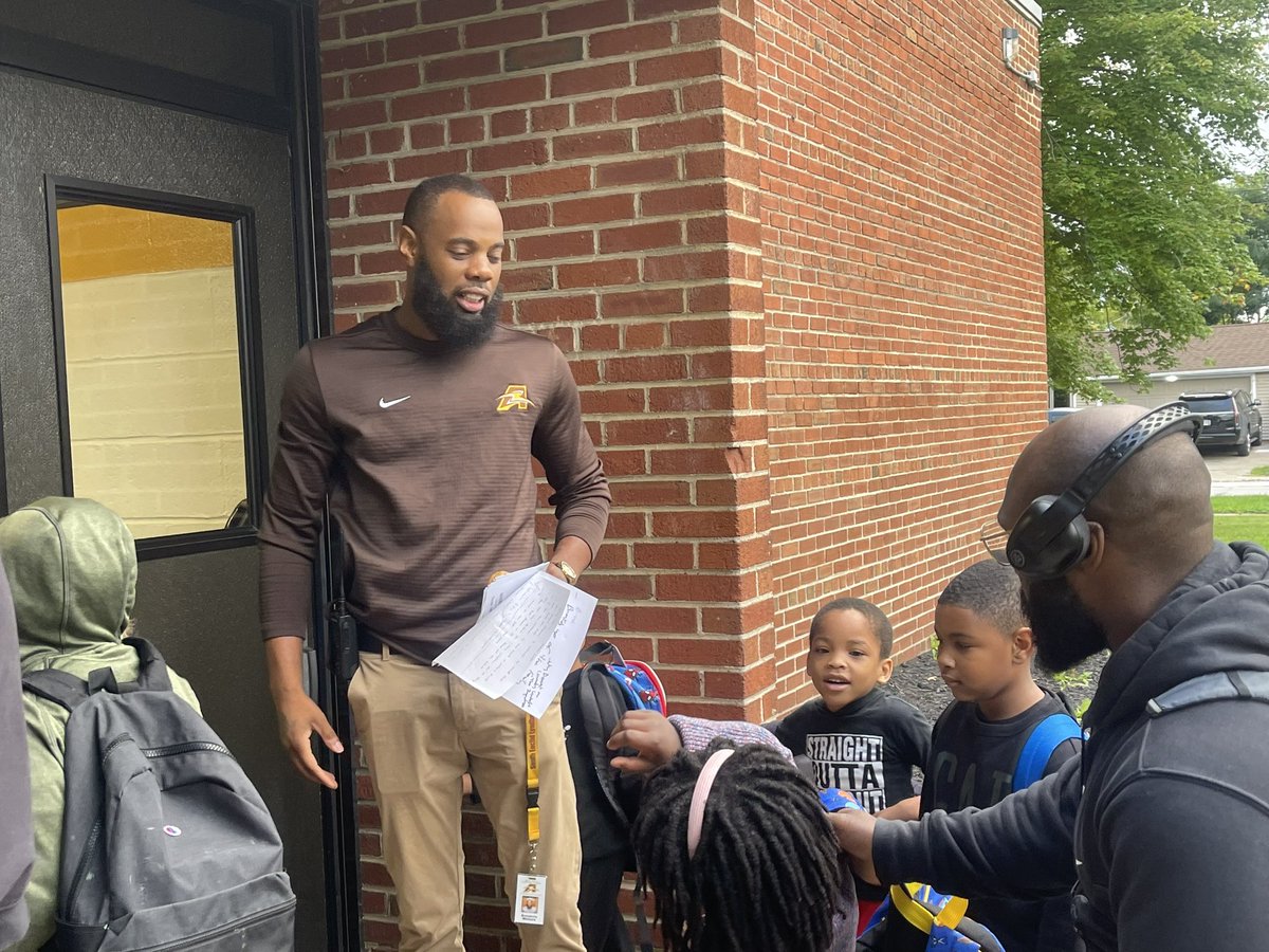 LadyArcs's tweet photo. Shout out to our coach @Dwinters_Coach he did an #amazing job speaking to fathers at the Rowland #RLand #Fatherswalk @MrFuller18 @Rland_marshall #fatherswalk2022 https://t.co/p04dtTDc08