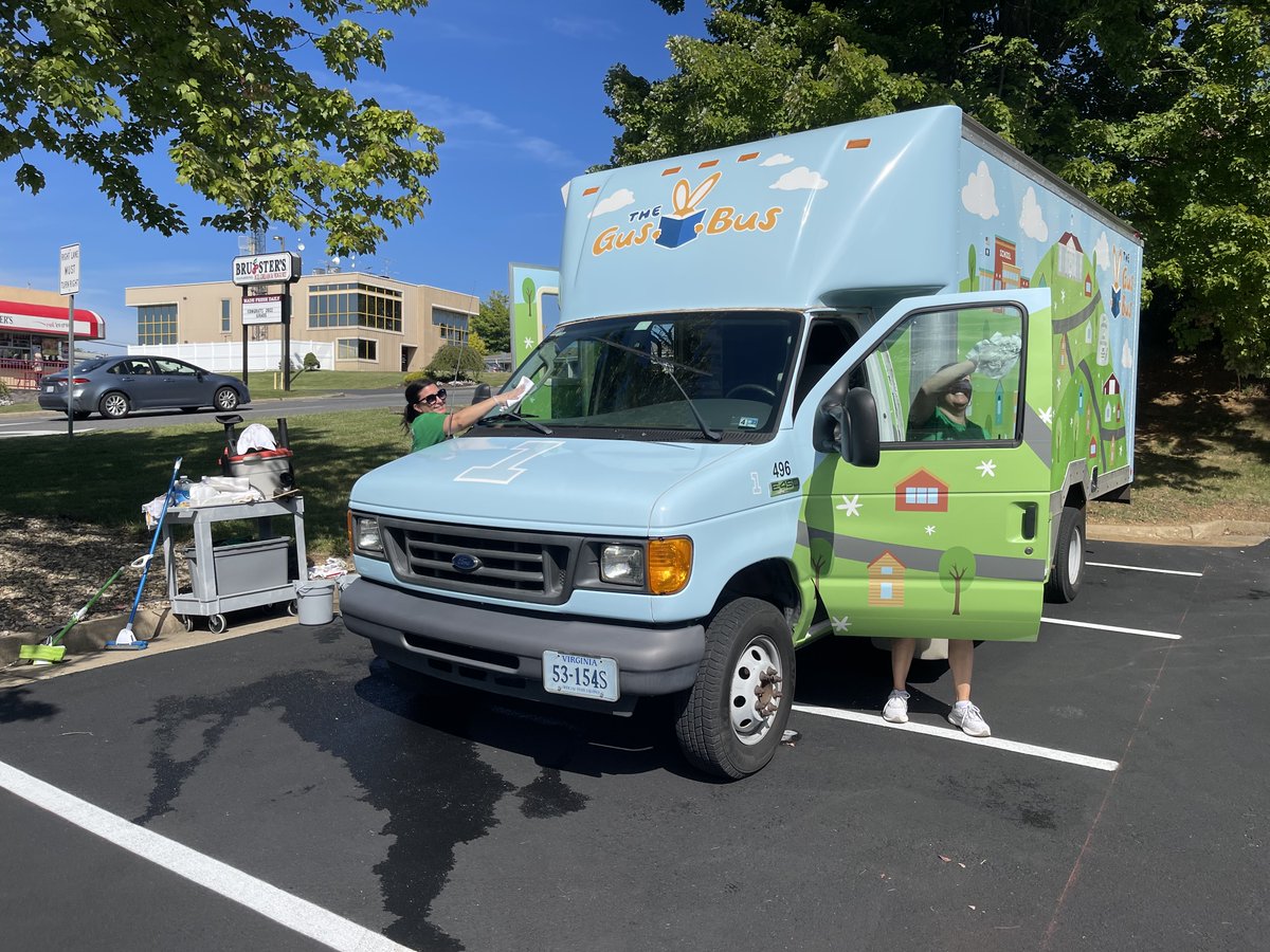 fmbankva's tweet photo. F&amp;M Bank along with Harrisonburg City Public Schools participated in the @UnitedWayHR #DayofAction22. Volunteers, Holly Thorne, Nicole Kite, Katherine Preston, and Brooke Zirk, spent time cleaning up The Gus Bus. #LiveUnited https://t.co/UaRT5d1gjv