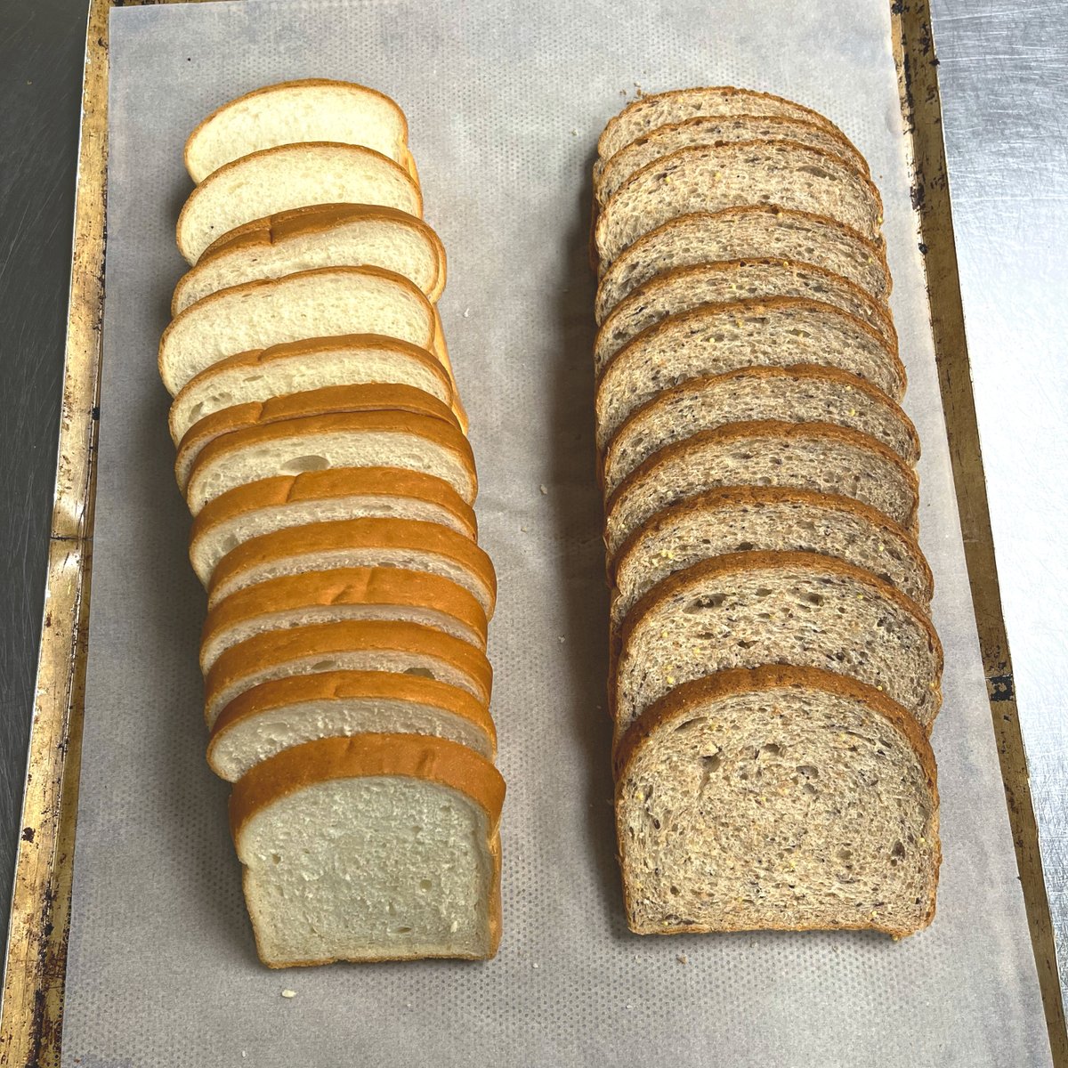 stonehearthbkry's tweet photo. Which bread: White or multigrain? Let us know down below ⬇️
#halifaxbakery #whitebread #multigrain #multigrainbread https://t.co/K3OwPpaJYQ