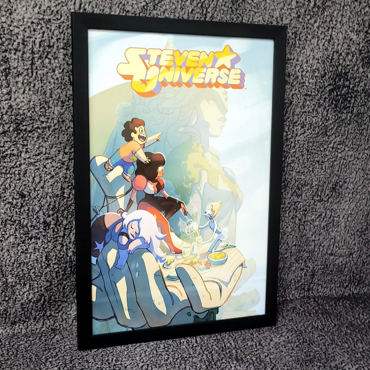 UauPosters's tweet photo. Esse é o pôster 30x45cm Steven Universe com a moldura preta! Enviamos para o Brasil todo. Acesse: https://t.co/AFQJ7keqqH

#uauposters #posters #decoração #quadros #quadrosdecorativos #filmes #seriados https://t.co/HBlnoT9scf