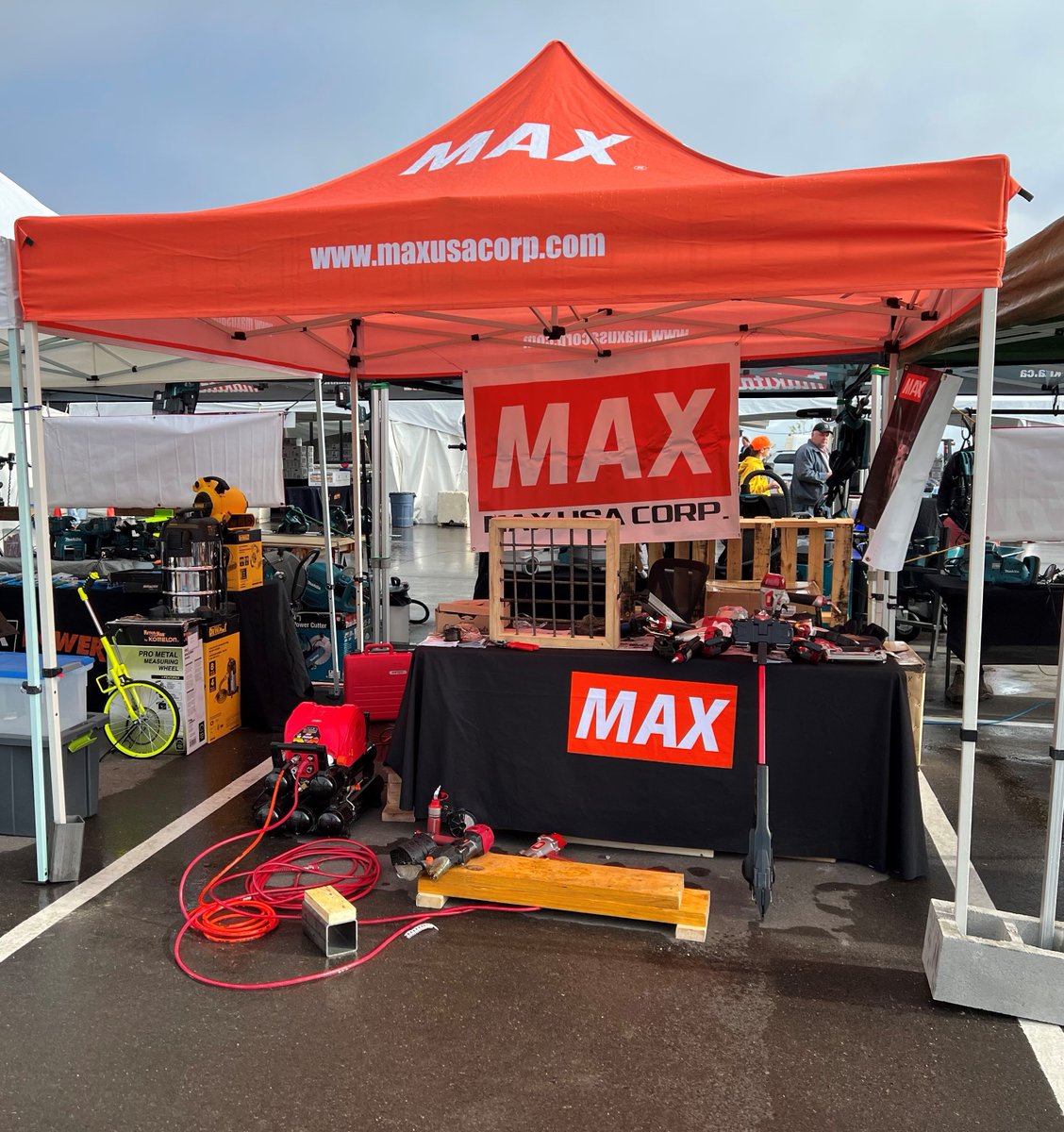 MaxUSACorp's tweet photo. Looking for great deals on all our MAX tools?
Stop by our booth today or tomorrow at Millbank Hardware's open house in Millbank, Ontario. 
#maxusa #rebar #nailers #nailguns #rebartyingtools #powerlite #500psi https://t.co/JqTFYEdvit