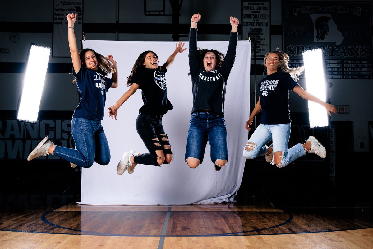 Hayley_Leake's tweet photo. Missing these girls today! So proud of each of them. Love you, guys! 🤍🏀💙 

@kendweb1
@TrinnitiMatthe1
@klweb10
@ryleedenbow21

#PTR⚒ https://t.co/6SOP3kbexc