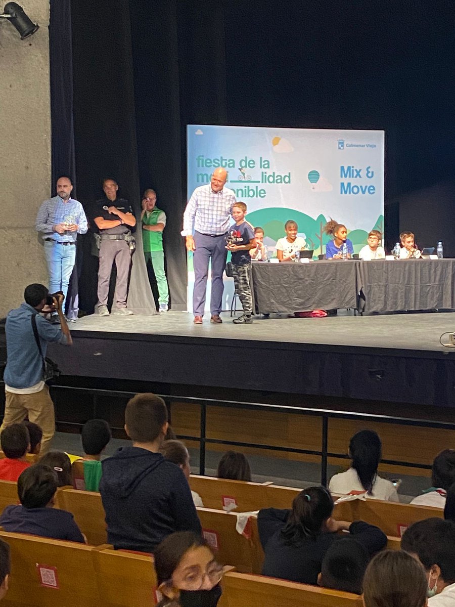 Nuestros alumnos de sexto de Primaria del Cpb Soledad Sainz Participan en el Gran concurso escolar sobre movilidad en la semana Europea de la movilidad organizado por el Ayuntamiento de Colmenar viejo. Enhorabuena por quedar en el segundo puesto!!!