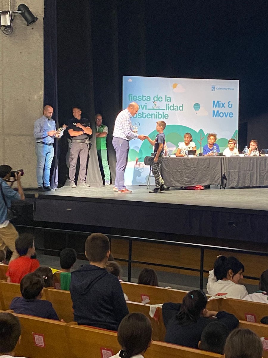 CpSainz's tweet photo. Nuestros alumnos de sexto de Primaria del Cpb Soledad Sainz Participan en el Gran concurso escolar sobre movilidad en la semana Europea de la movilidad organizado por el Ayuntamiento de Colmenar viejo. Enhorabuena por quedar en el segundo puesto!!! https://t.co/jF3LhU1Vgt