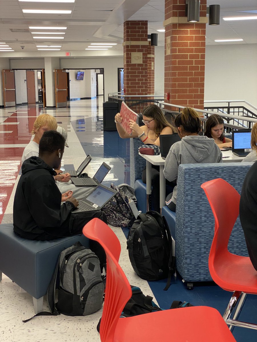 ms_kleiber's tweet photo. Solving the “why” to Vehicle Control and using collaborative groups. #drivered #modsea #wearewentzville #collaborativegroups #transformational https://t.co/EBgrf3P4of
