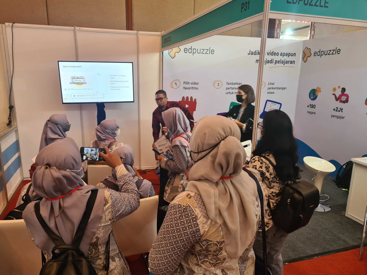 celiaedtech's tweet photo. Last week the @edpuzzle  team attended #GESSASIA for the first time😄 THANK YOU to every teacher that showed their appreciation for our tool. It was absolutely incredible to see how teachers worldwide LOVE Edpuzzle because it enriches their teaching with the power of video! 😁🙏 https://t.co/SPVTqkScA7