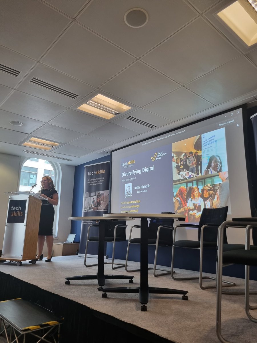 IleanaLupsa's tweet photo. Great to be at @techUK offices for the @techskillsorg event discussing how we can achieve equity in the tech sector!
#diversifyingdigital #digitalskills #tech https://t.co/qWtQ0MN5Su