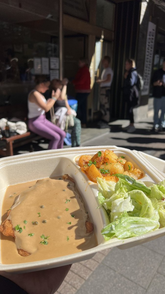 Der erste Post auf #Twitter ist weder juristisch noch politisch, sondern mein Mittagessen von der Venloer Straße.
#metzgereimayer