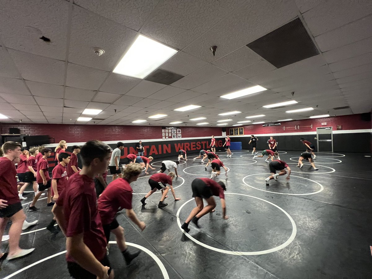 RMBoysBBall's tweet photo. S/O to our wrestling coach, Coach Jackson @WrestlingRM for putting the boys through a workout. Good to mix it up, get out of our comfort zone, and enjoy a different perspective. CJ “embrace the FIRE, the burning in your lungs - lack of oxygen to compete at the highest level” https://t.co/fUKKeXAERm