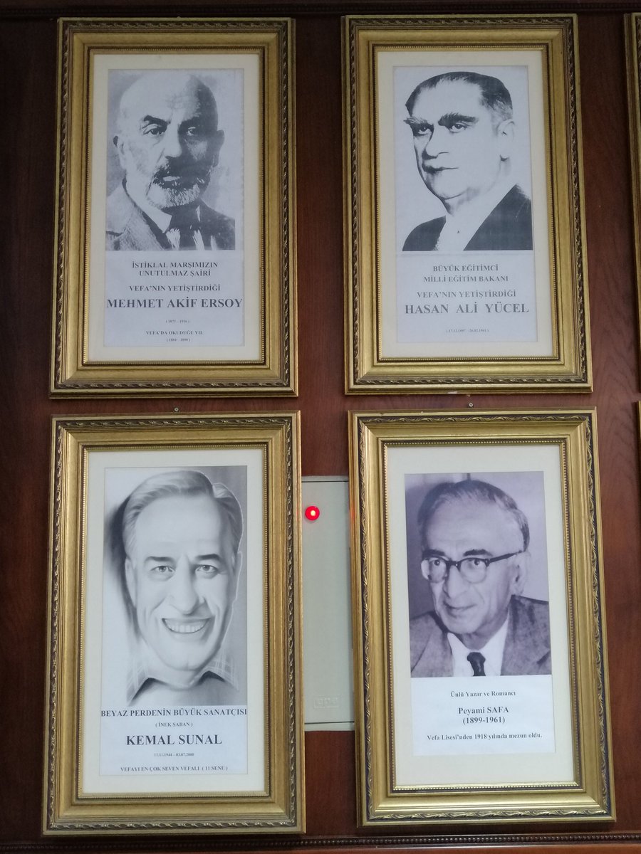 1872de Mektebi Mülkiyeye talebe yetiştirmek amacıyla kurulan Vefa Lisesi bünyesinde okul binası olarak hizmet veren Mütercim Rüştü Paşa konağı ile yatakhane olarak kullanılan 5. Vakıf hanı da barındırıyor. Mezunları ise adeta yıldızlar geçidi.