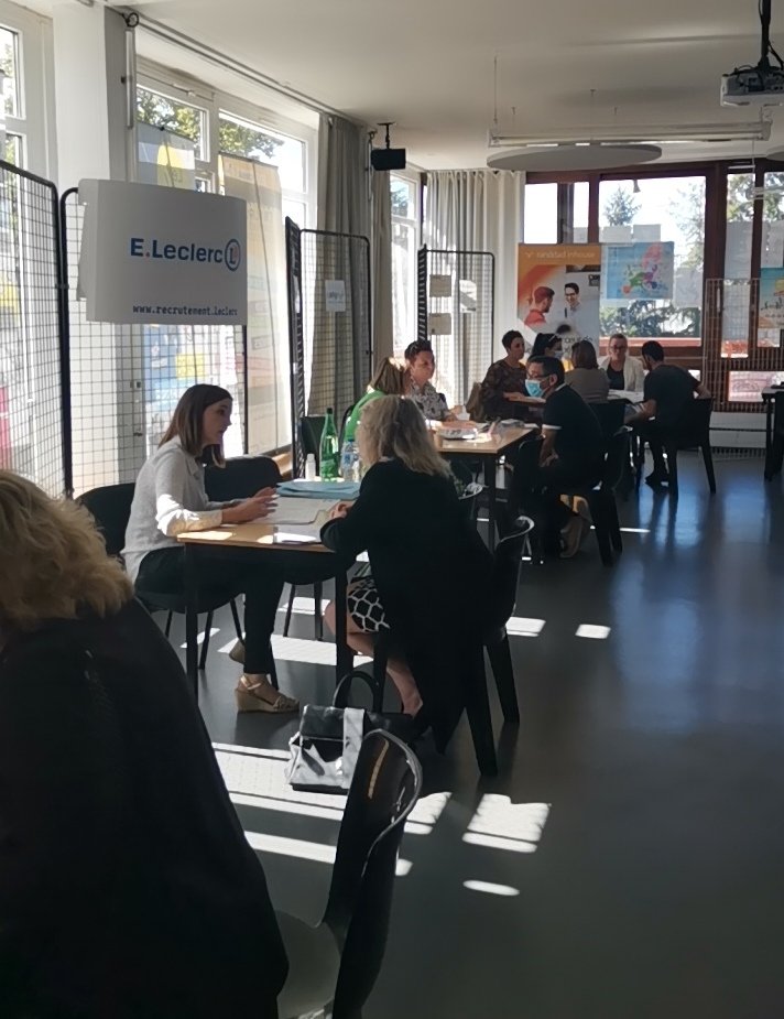 #onestlapourvous
Entretiens, échanges, découvertes métiers, c'était ce jour au 4 et aux Renardieres 😊
#cej 
<a href="/Chatellerault86/">VilleChatellerault</a>