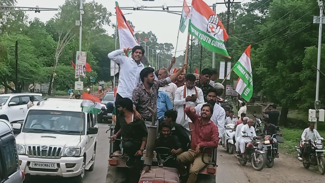 pahuja_divyansh's tweet photo. आज शाजापुर में कलेक्ट्रेट  घेराव किया गया  यूथ  कांग्रेस के द्वारा बाल कांग्रेस टीम भी शामिल रही 🙏🏻🙏🏻
@JayantSsikarwar @sajjanvermaINC @IYCMadhya @BalCongressMP https://t.co/JtmbJECKQc