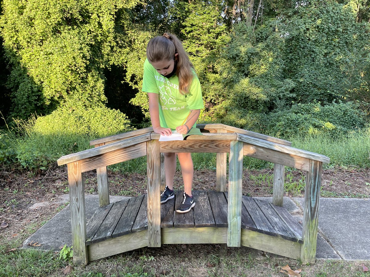 MrsSmithOCES's tweet photo. @OldeCreekES Green Team had our first meeting today.  Students created observation journals so that they can be communicators and share their findings.  We explored our outdoor classroom areas to write what we noticed and wondered about water.  @fcpsGet2Green https://t.co/rujKl3a9Tg