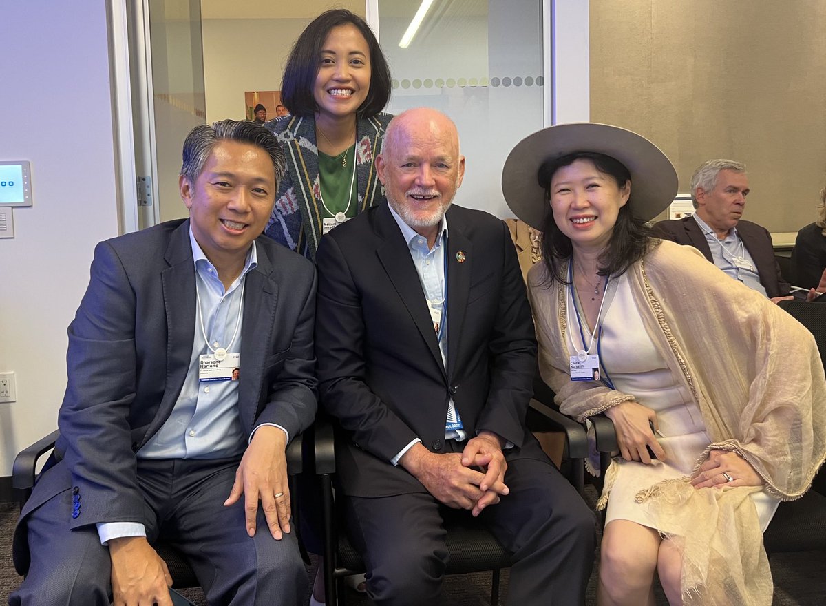 With the Indonesian crew at #WEF in New York today. Glad to pre-tweet re #G20 Summit in Bali in November with a heads-up on Ocean20 (O20), Blue Carbon and the Global Blended Finance Alliance. ⁦<a href="/FriendsofOcean/">Friends of Ocean Action</a>⁩