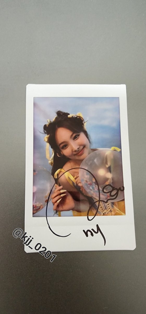 kjj_0201's tweet photo. 나연 생일에 받은 나연이의 선물 https://t.co/YuZzmyoDK4