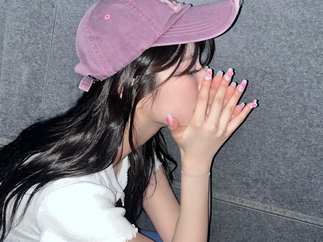 jiheonnh's tweet photo. nails 💅🏻 https://t.co/kOgS1mmZuH