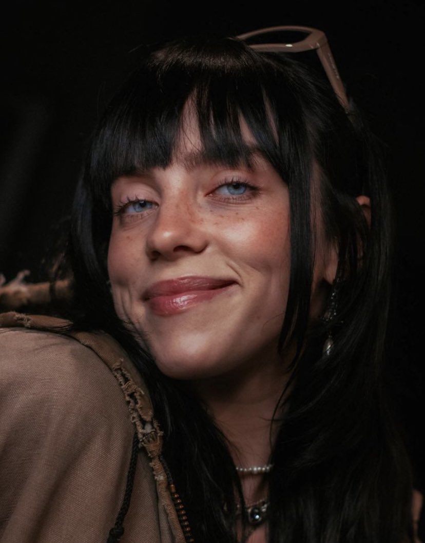 bilmydear's tweet photo. i want to tell billie how much i love her and how much she means to me but the problem is i can’t describe it at all https://t.co/N5RQSEuxKk