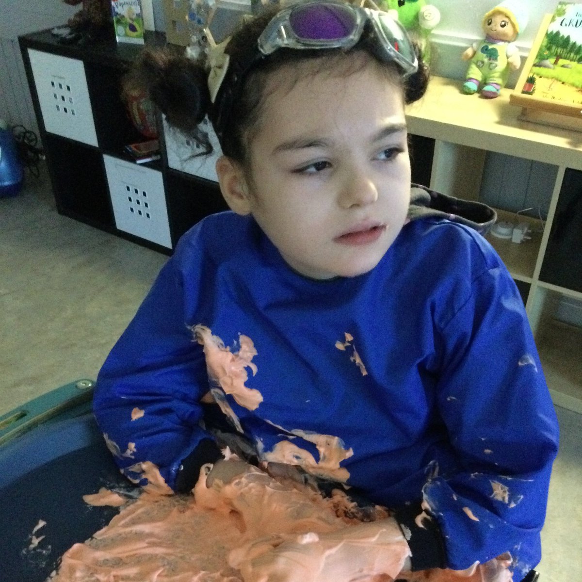 Craighalbert's tweet photo. We are making an Autumn mural. Starting with some messy art of paint, shaving foam and glue and over the next few weeks we will collect autumn leaves and twigs from the gardens to add to the artwork.
#school #leraning #messyplay #art #education #autumn https://t.co/ozok41yjum