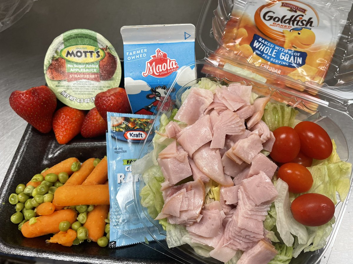 lexonefsn's tweet photo. What’s on the menu today in Elementary Schools? Your choice of Mozzarella cheese sticks or a chef salad with fresh strawberries and celery, steamed peas and carrots, applesauce and ice cold milk 🥛 😋 @LexingtonOne @Midway_Mustangs @Cafe_Midway https://t.co/2pmranjrY4