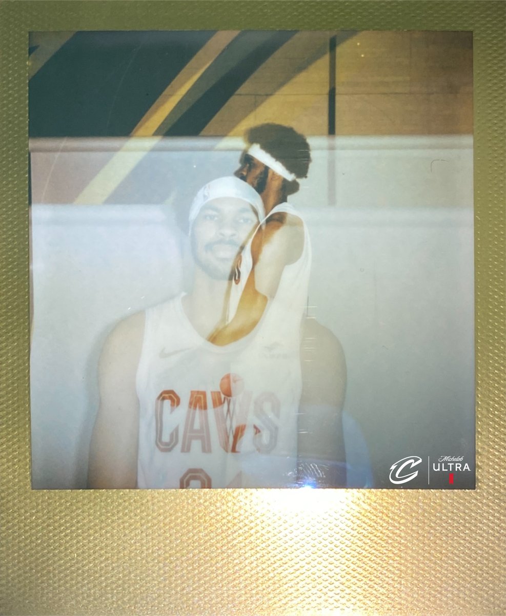cavs's tweet photo. Feelin' golden. ✨ #ULTRAMoments https://t.co/nE5tYtxtSC