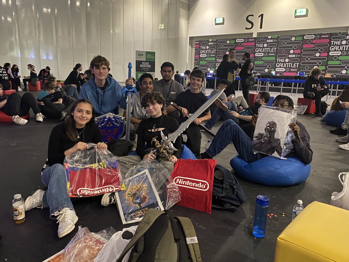 MrsTreliving's tweet photo. Nintendo tournament players #EGX https://t.co/oHkqjMg2O7