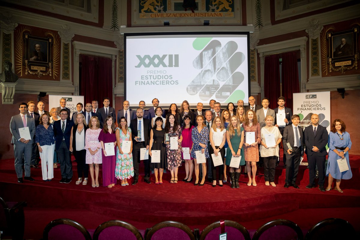estudiosCEF's tweet photo. 📸 Foto de Familia #premioscef 2022👏 https://t.co/l4MxjemgVb