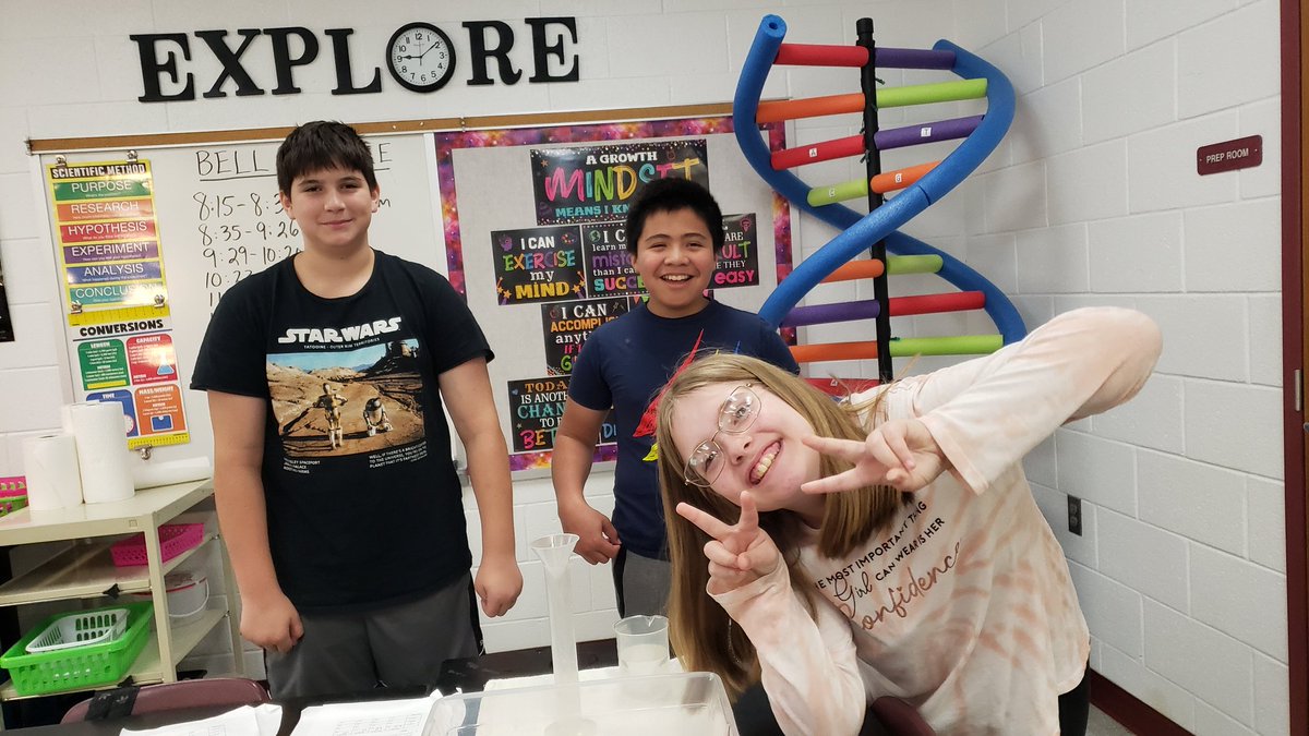 RiedelSCIENCE's tweet photo. @MMS_WOLVES are putting the "quicker picker upper" to the test! Check out our @RiedelSCIENCE class gathering data in our paper towel absorption lab. @correllscience @jwmiller52 #FCPS1sails @mmswolves #MMSscience https://t.co/XFLvGeSl96