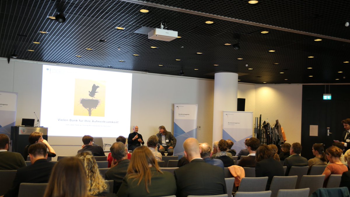 netzausbau's tweet photo. Auswirkungen der Gesetzgebung auf den Artenschutz. @Klaus_Albrecht von ANUVA und @Josef_Tumbrinck vom @BMUV in der Diskussion im Forum Umwelt. #WiDi22 https://t.co/xNP21BzMnO