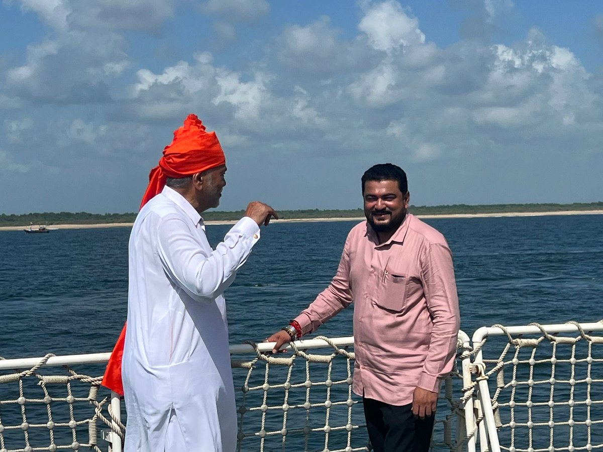 rajeshchudasma's tweet photo. આજરોજ જુનાગઢ જિલ્લાના માંગરોળ ખાતે માનનીય કેન્દ્રીય મંત્રીશ્રી @PRupala જીની ઉપસ્થિતમાં "સાગર પરિક્રમા 2022 - ક્રાંતિ સે શાંતિ" દ્વીતીય ચરણનો કાર્યક્રમનો પ્રારંભ કરવામાં આવ્યો . https://t.co/b4F5UoYDIA