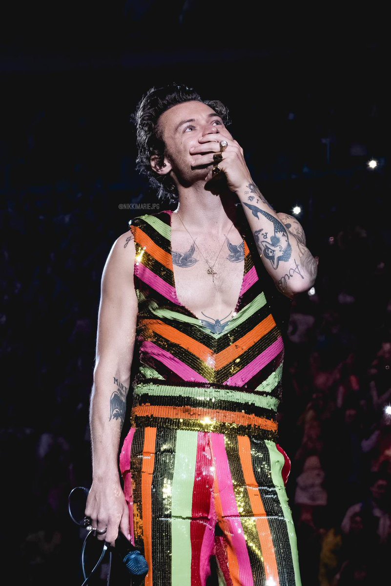 coucougirl_'s tweet photo. Proud of my little big boy!
Keep shining!✨ #HarryStyles #harrystylesmsg https://t.co/ODIn79hI1z