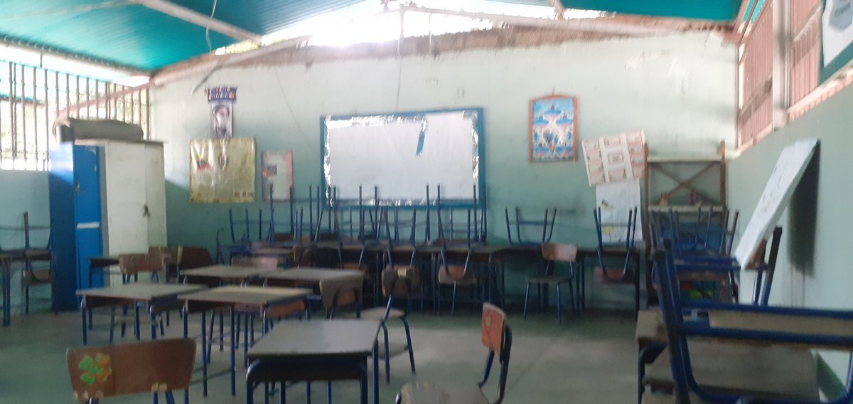 UBCHPBMLIBER's tweet photo. Nosotros la ubch de la escuela Pedro Briceño Mendez faltan pocos días para inicio a clase y la escuela no está confusiones que está le hacemos un llamando @rafaellacava10 @NicolasMaduro https://t.co/nfNbDUlPeF