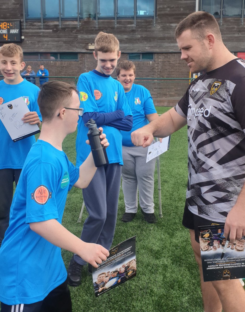 🐉 Great to see so many children taking part at the <a href="/sport_leisure/">Sport & Leisure Caerphilly</a> Annual Disability Nations Rugby Festival at <a href="/CSEYstradMynach/">CSE Ystrad Mynach</a> today, as well the boys getting involved in the activities between training! 👏🙌

#WeAreGwentRugby