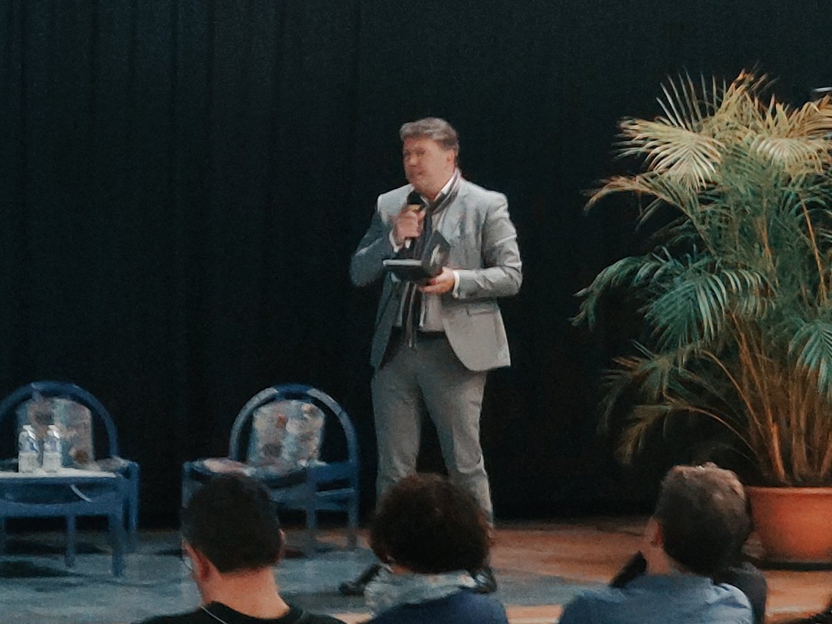 🗣️ Pr. Gilles Raoul-Cormeil en droit privé à l'université de Caen

Merci à vous de conclure en apportant votre #expertise #juridique sur notre journée ! 🎬 🙏