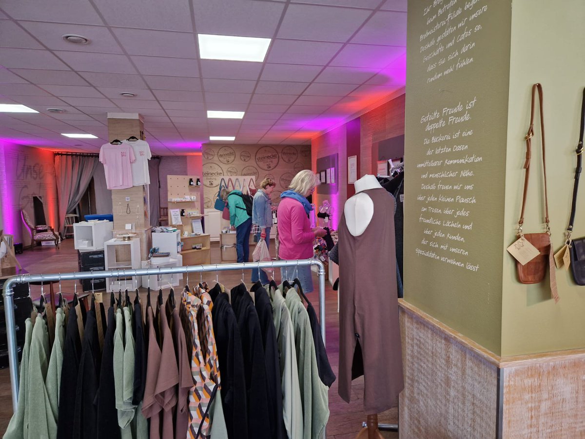 MeAtBasche's tweet photo. Ab heute für drei Tage in #Barsinghausen: PopUp-Store von Fashion born in Hannover in der Marktstraße 42. https://t.co/Z9XcqqgNhz #basche #deister #CalenbergerLand https://t.co/CqUD06ASPt