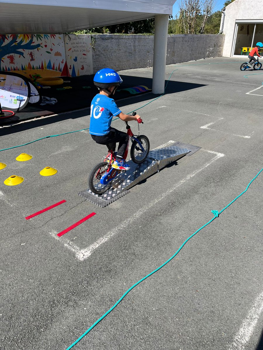 usep17's tweet photo. #SRAV pour les 48 enfants de Villars en Pons. Au programme : jeux de découverte des engins roulants pour les PS/MS et parcours de maniabilité pour les GS/CP.

@DSDEN17 @departement17 @cpdeps17 @usepnationale @UFOLEP @Casden_BP @groupe_mgen @weblaligue https://t.co/dHUA3dPRXv