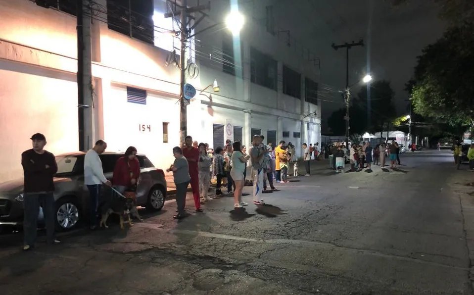 VIDEO | Aparecen LUCES en el CIELO durante sismo de 6.9 en Michoacán

bit.ly/3S0X2Kq