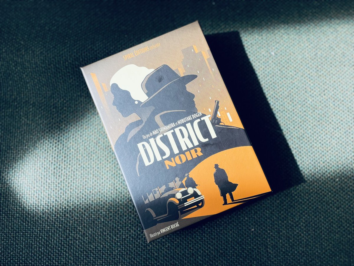 BenRenaut's tweet photo. Demain sort partout le sublime DISTRICT NOIR de @SpiralEditions !
C’est malin, beau, la boîte est douce, les cartes colorées et surtout, l’équipe derrière ce jeu est fabuleuse.
Achetez-le ! https://t.co/9yuKpVM6VR