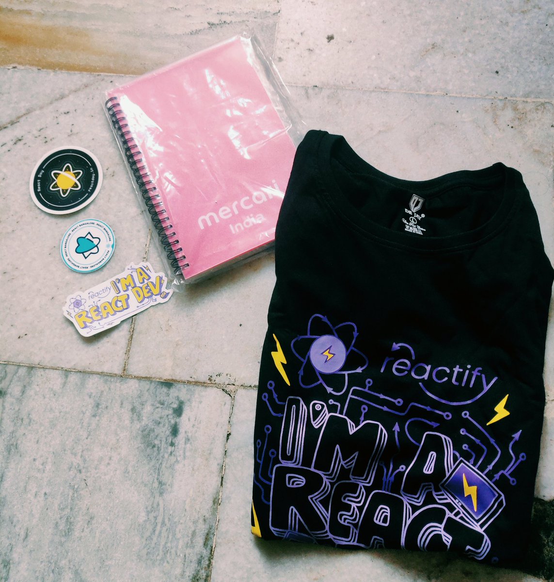 Prasadhkumar's tweet image. Hey @reactify_in Thanks for the surprise parcel #Reacts #reactCommunity Happy Learning to All 👍😃