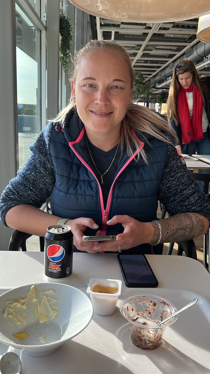 Stieffie's tweet photo. Shit! 

Betrapt..
#deGeneraal #vechtgenote https://t.co/nKPwJRudSA