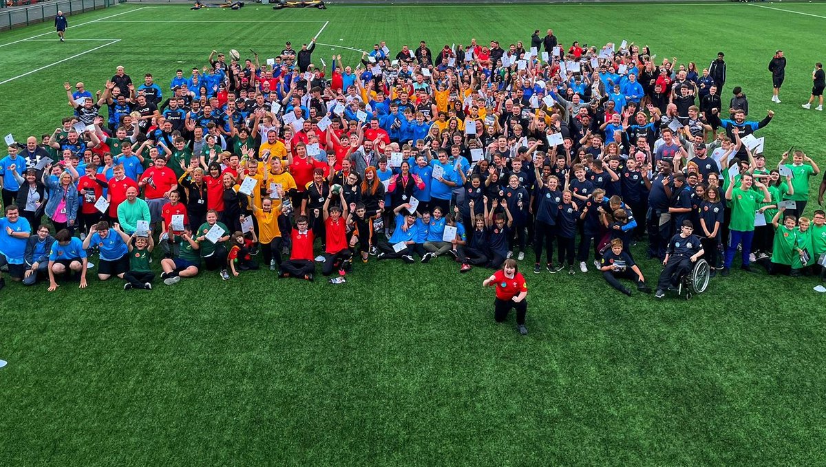 dragonsrfc's tweet photo. 🐉 Great to see so many children taking part at the @sport_leisure Annual Disability Nations Rugby Festival at @CSEYstradMynach today, as well the boys getting involved in the activities between training! 👏🙌

#WeAreGwentRugby https://t.co/Y6lvo1RVlO