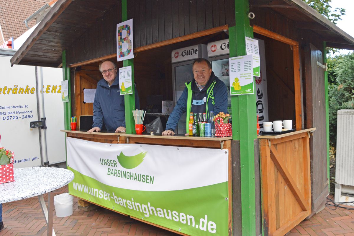 MeAtBasche's tweet photo. So wars am Wochenende in #Barsinghausen: Die Fotogalerie vom Tag der Ortsteile in #Basche ist online. Schön, dass so viele den Weg in die City gefunden haben – obwohl so schlechtes Wetter angesagt war! Bilder findet ihr unter https://t.co/yRrownmVhu https://t.co/GMvqMNpNnu
