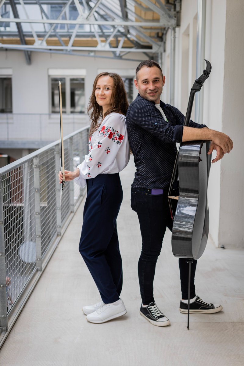 THSNFrance's tweet photo. #ASuivre🎤Ce soir, sur @RadioClassique, @lauremezan met à l’honneur le projet d’orchestre symphonique de Stas Fekete et Irina Dvvarry, musiciens ukrainiens #réfugiés accompagnés par notre incubateur @THSNFrance by @SINGA_FRANCE de Strasbourg !
⏩Ne manquez pas ce rendez-vous ! https://t.co/21Q8h475UE