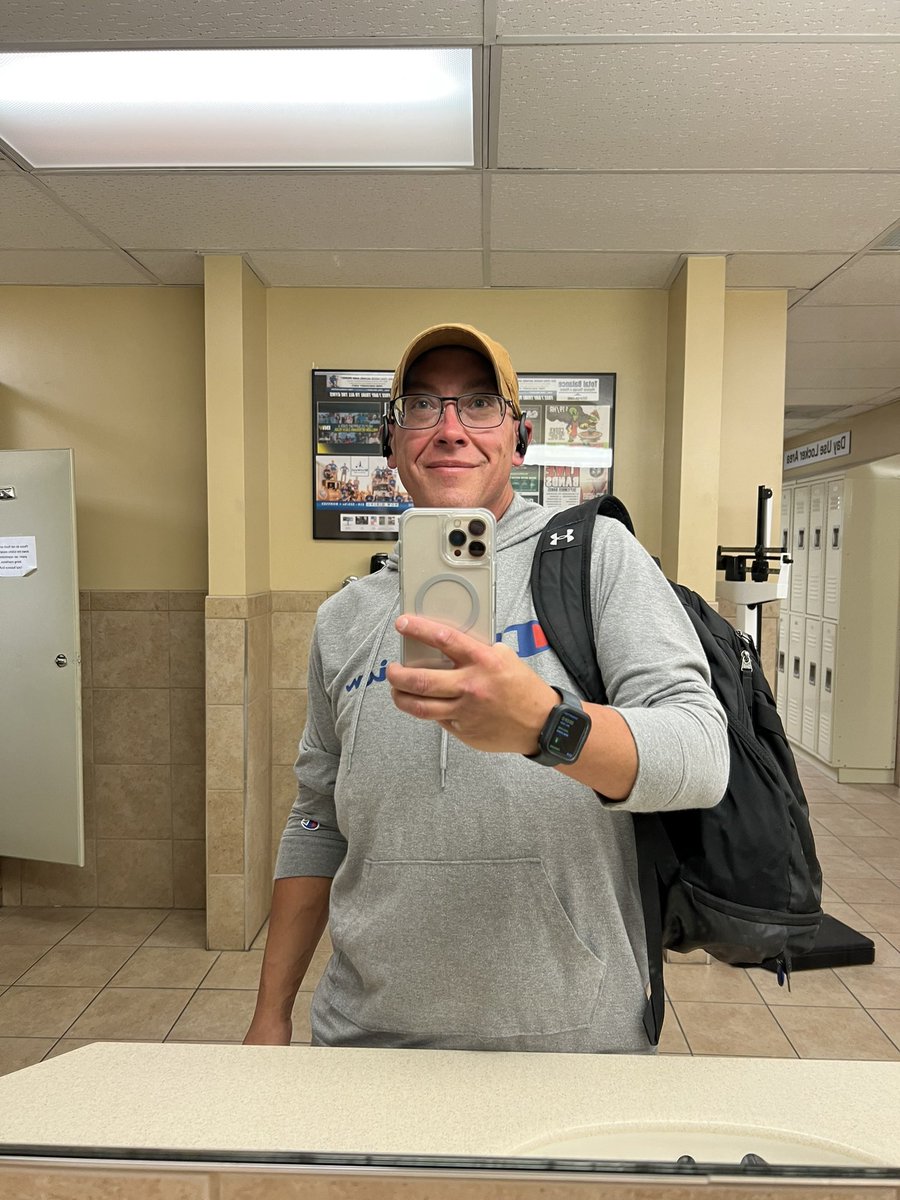 nickolai77's tweet photo. Hoodie weather! #dadlife #moorheadmn #fitness #dad https://t.co/Q8yfX8F0Ns