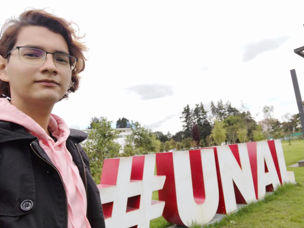 AguieraMafe's tweet photo. Gratitud infinita #UNAL, por haberme aportado una visión mas real del 🌎 y  permitirme recibir una formación ética y de calidad. Además por brindar hoy a mis hijos, la misma oportunidad ❤️.
@UNALOficial  @MedicinaUNAL #155AñosUNAL #CelebremosUNAL  #155AñosCumpliendo
#GraciasUNAL https://t.co/Vl4sIcnFeA