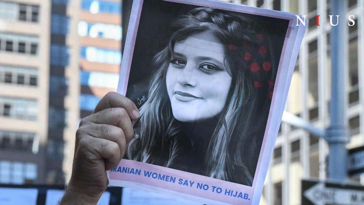NiusDiario's tweet photo. ⭕ Numerosas protestas en Irán por la muerte de Mahsa Amini, de 22 años, detenida por la Policía de la Moral por llevar mal puesto el velo o hiyab

#IranProtests2022 #IranRevolution 

https://t.co/8yGCfSPbgC https://t.co/g3rslYX2uy