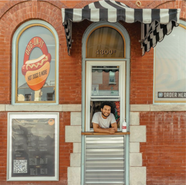 thegrovestl's tweet photo. With over 10 gourmet hot dogs and a menu of sides, you're sure to find something you love at Dog On It
📷 @SAUCEmag
#goeatstl #supportstlrestaurants #stlblackowned #explorestlouis #stlfoodscene #stleats #314together #eatdrinkstl #thegrovestl #grovestl https://t.co/dRjvAhH9om